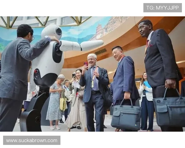 以诺阿鼓掌为契机探讨人与神的互动及文化象征意义 以诺阿鼓掌为契机探讨人与神的互动及文化象征意义